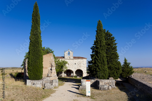 Fotografie Ruins and chapel of Clunia, Peñalba de Castro, Burgos, Castilla