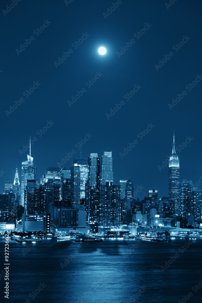 Obraz premium Moon Rise Manhattan