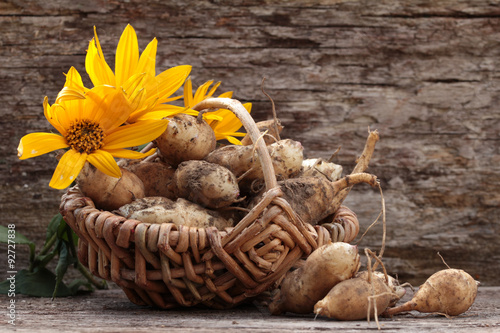 Fototapeta Naklejka Na Ścianę i Meble -  Topinamburernte