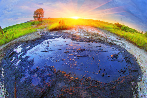 Mud-oil geyser