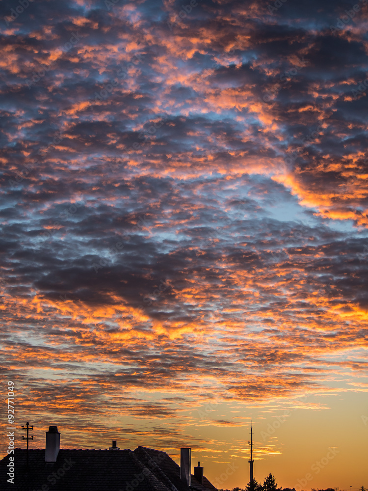 Fototapeta premium Sonnenuntergang über der Stadt