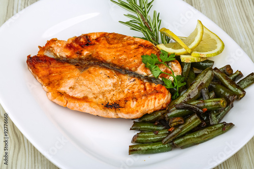 Grilled salmon with green beans