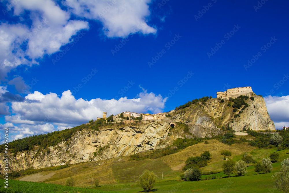 Vista panoramica del borgo medievale di San Leo