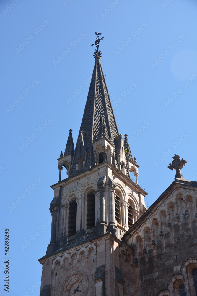 Obraz premium Campanario en el Santuario de la Virgen de Covadonga