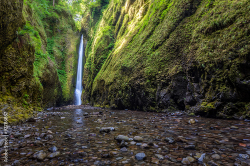 Fotografia Beautiful nature in Oneonta Gorge trail, Oregon.