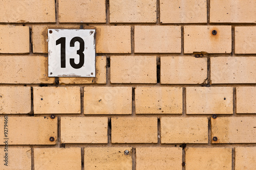 Wallpaper Mural Hausnummer 13 auf einer Wand aus alten orangen Ziegelsteinen Torontodigital.ca