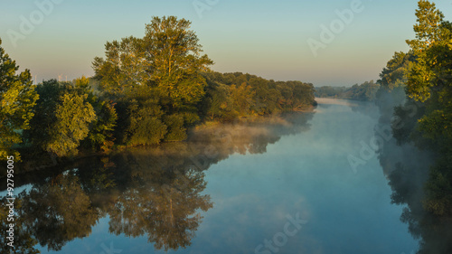Fototapeta Naklejka Na Ścianę i Meble -  Flusslandschaft am Morgen