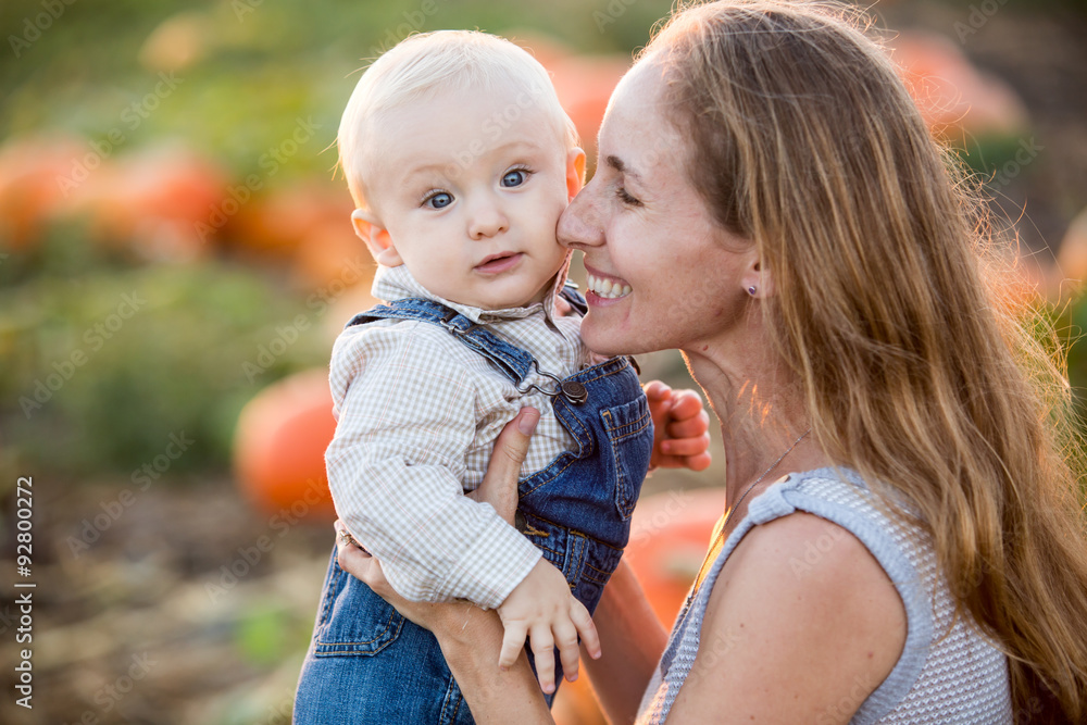 Fototapeta premium Mom son pumpkin