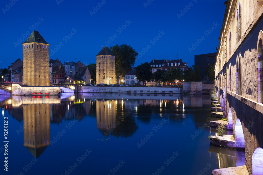 Obraz premium Covered bridge, in the petite france, Strasbourg, Bas-Rhin, Alsa
