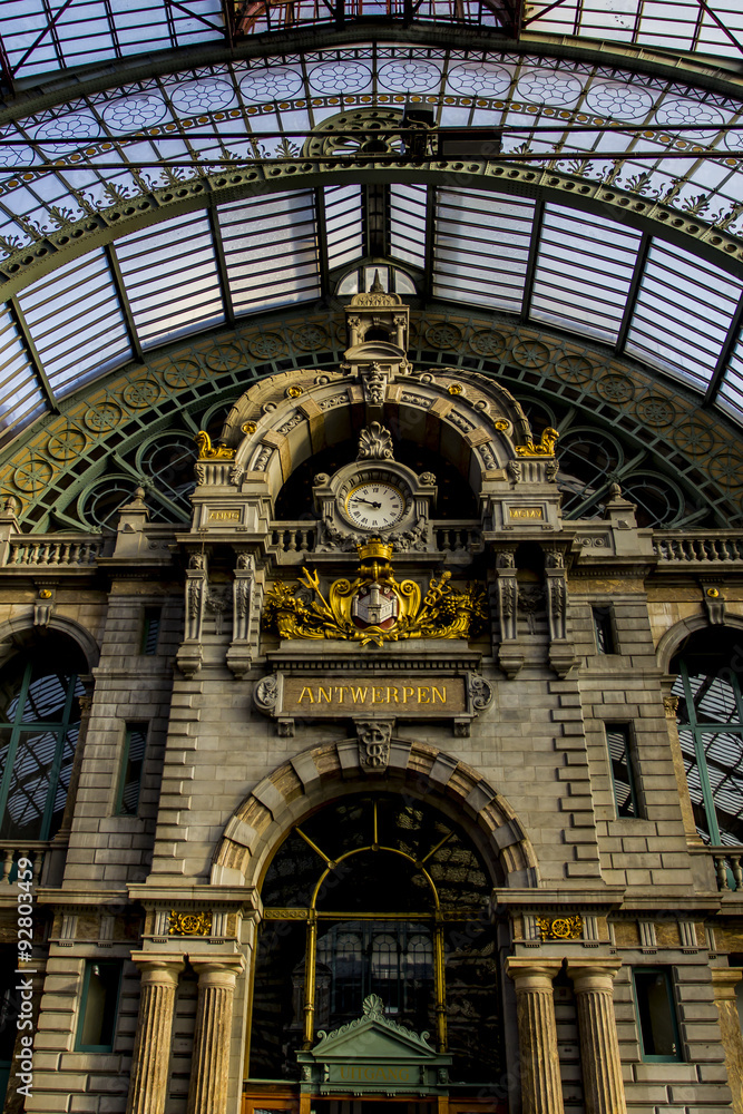 Interno dela stazione ferroviaria di Anversa, Belgio