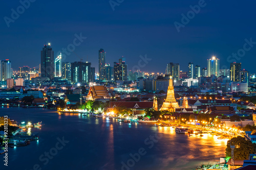 Wat arun  temple at twilight  bangkok  thailand