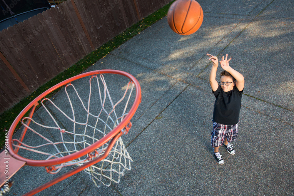 Obraz premium basketball practice at home