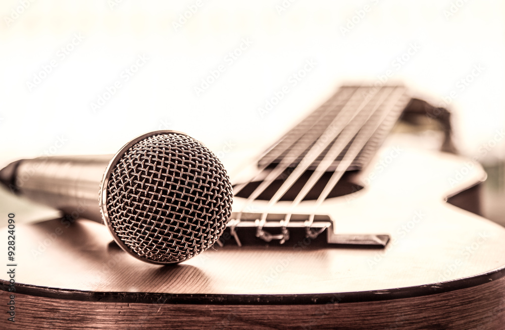 Fototapeta premium Microphone on acoustic guitar in vintage color tone