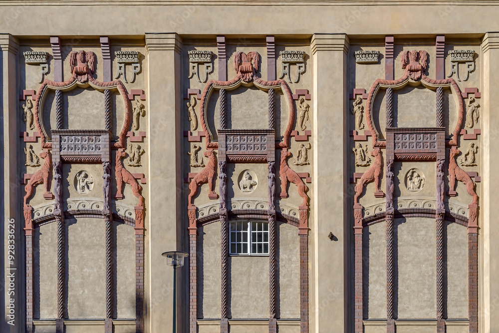 Fassadenschmuck an der Rückseite des Berliner Admiralspalasts