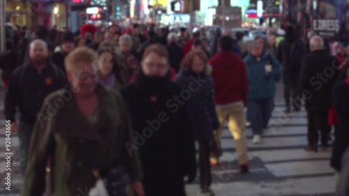 Wallpaper Mural Slo-mo of massive crowds in Times Square Torontodigital.ca