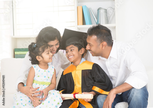 Canvas Print Happy indian family graduation, education concept photo