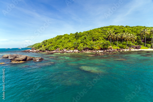 Fototapeta Naklejka Na Ścianę i Meble -  Tropical Rainforest island sea