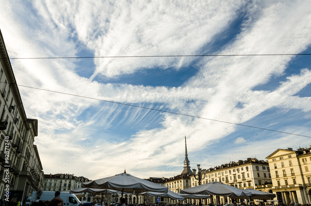 Cielo con nuvole particolare su piazza Vittorio Veneto, Torino