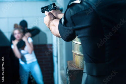 Schilderij op canvas Aiming to the criminal