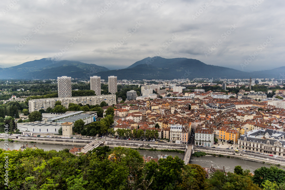 Vue général de Grenoble et des Alpes