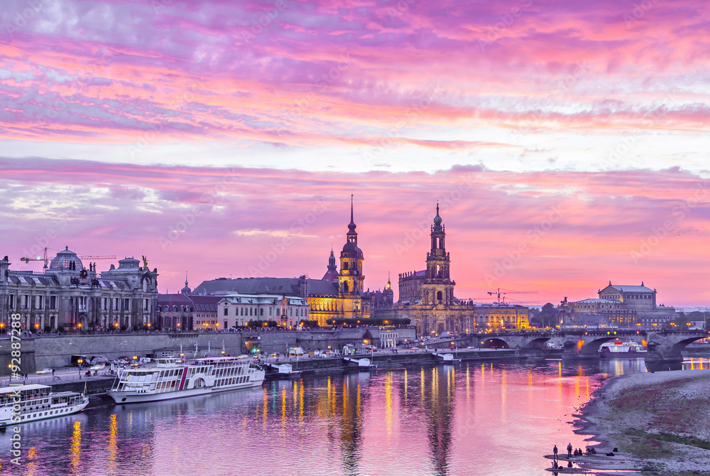 Obraz premium Purple sunset in Dresden