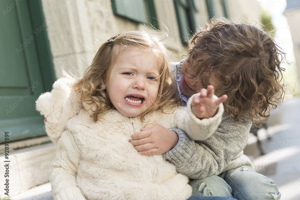 Obraz premium Brother consoling his sister