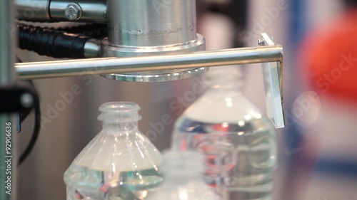 Automatic liquid nitrogen dispenser. The dispenser is suitable for automatically replenishing any single entry liquid nitrogen cold trap used in conjunction with an oil diffusion pump. 