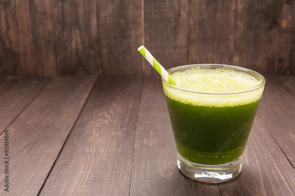 Fototapeta premium Healthy green smoothie on rustic wood background