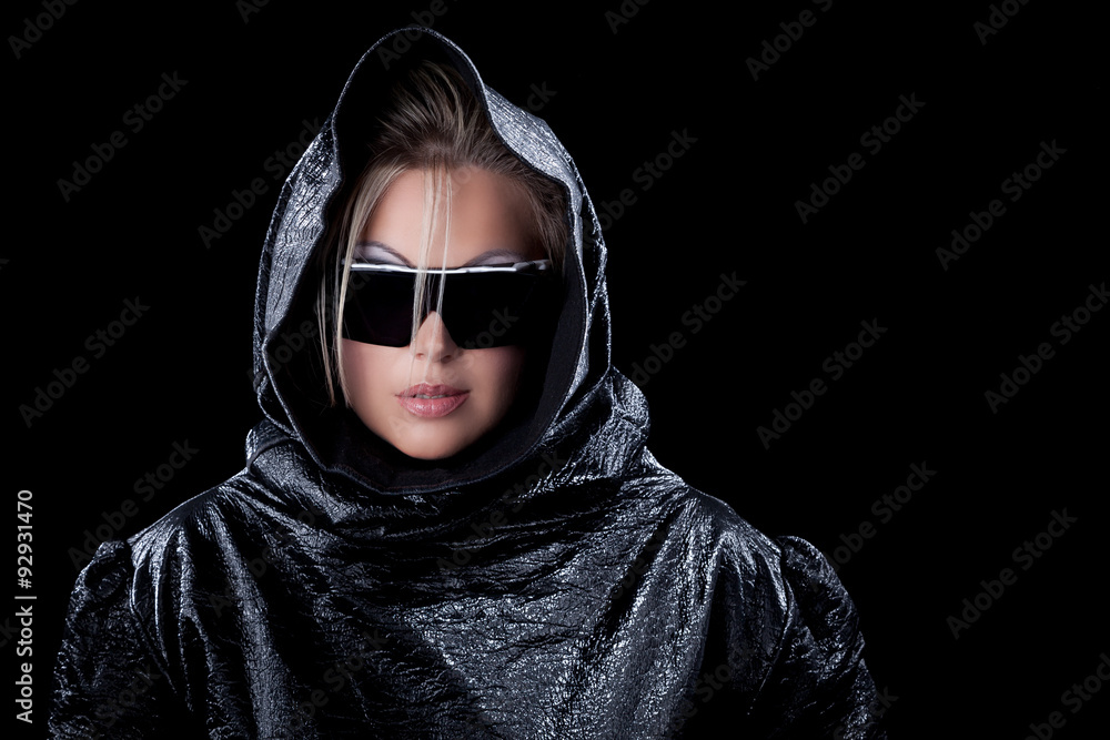 Frau Gesicht verhüllt mit Laserschutz Brille Porträt Frau Gesicht verhüllt mit Laserschutz Brille Porträt