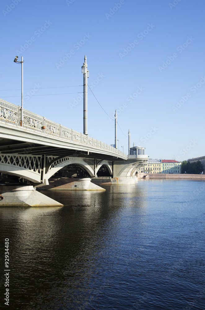 Летнее утро у Благовещенского моста. Санкт-Петербург