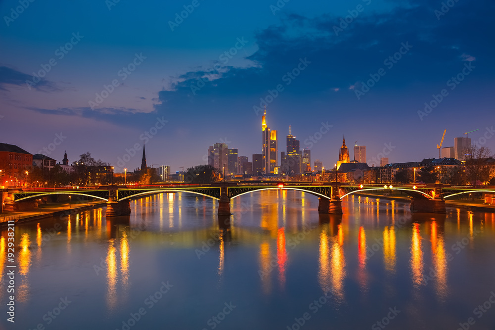 Naklejka premium Frankfurt at night