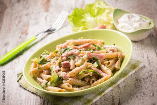 Billede på lærred pasta with bacon lettuce and cream sauce, selective focus