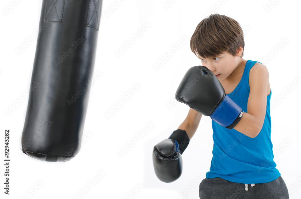 Junge beim Boxen