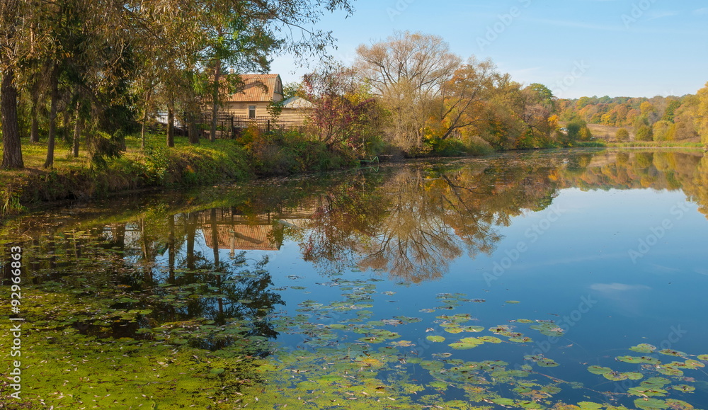Fototapeta premium Reflection of autumn forest in the water of Lake Forest