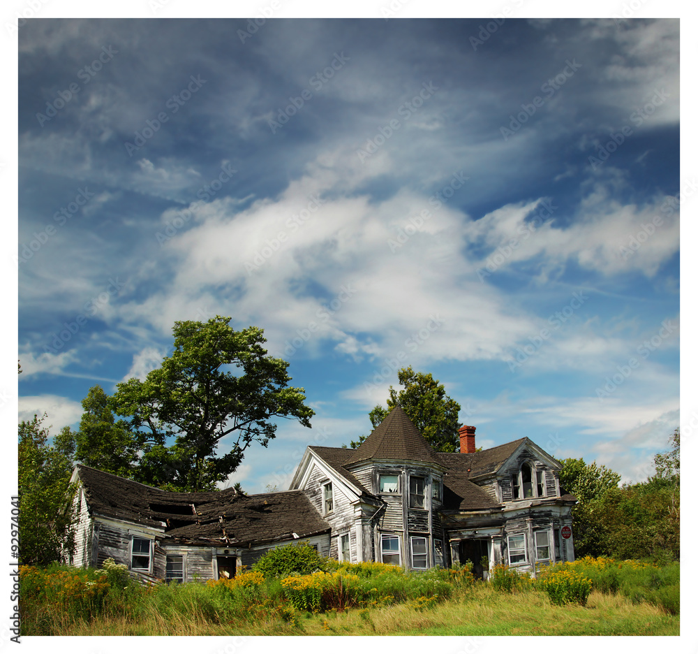 Abandoned house in Maine Abandoned house in Maine