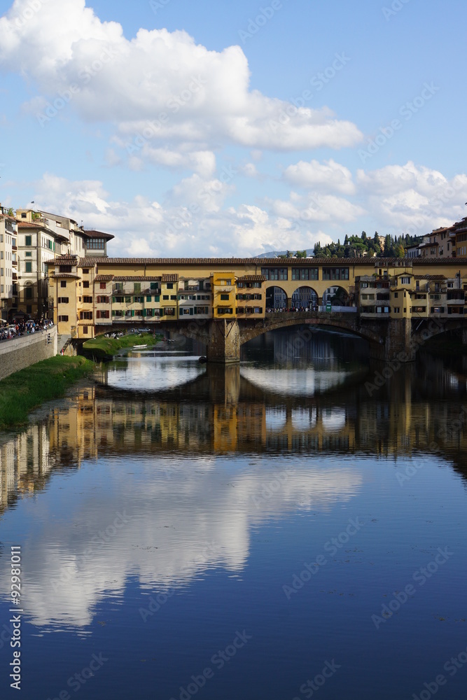 Obraz premium Ponte Vecchio, Segmentbogenbrücke über den Arno
