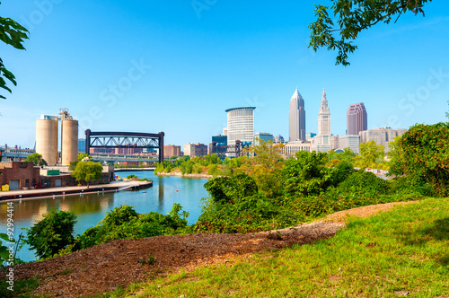 Valokuva The Cuyahoga River winds past downtown Cleveland, Ohio