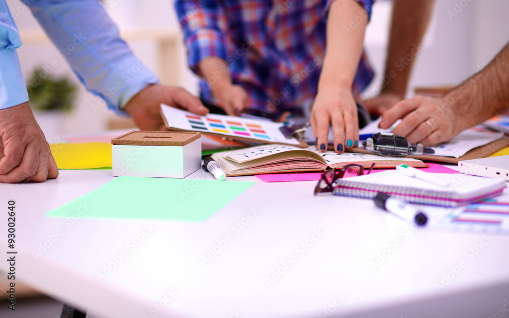 Obraz premium Young business people working at office on new project
