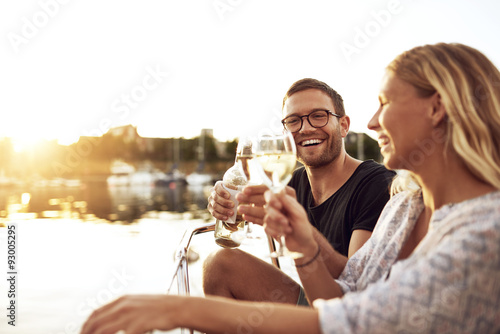 Konstfotografi Happy Couple Toasting Glasses