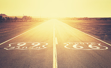 Aluminium schilderij Route 66 Route 66 zonsondergang retro filmstijl  © MaciejBledowski