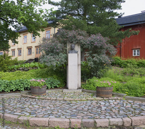 Памятник Альберту Эдельфельту в городе Порвоо. Финляндия