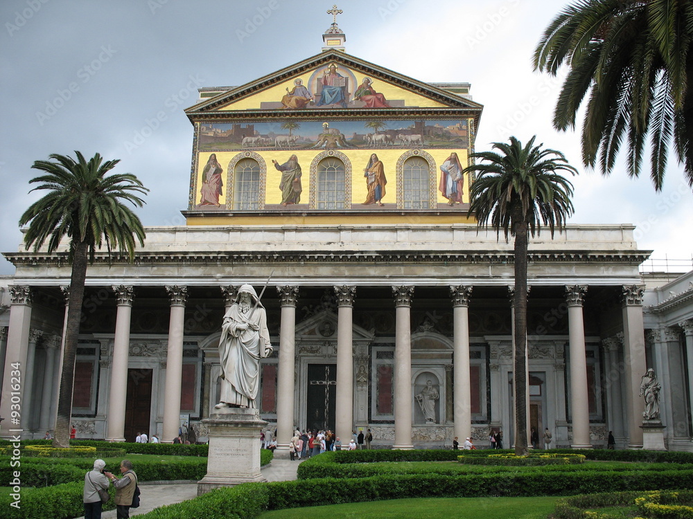 Sankt Paul vor den Mauern in Rom, Hauptfassade, San Paolo in fuori la Mura, darin befinden sich Mosaike aller Päpste