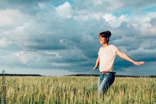 Quadro su tela beautiful Russian girl in green field