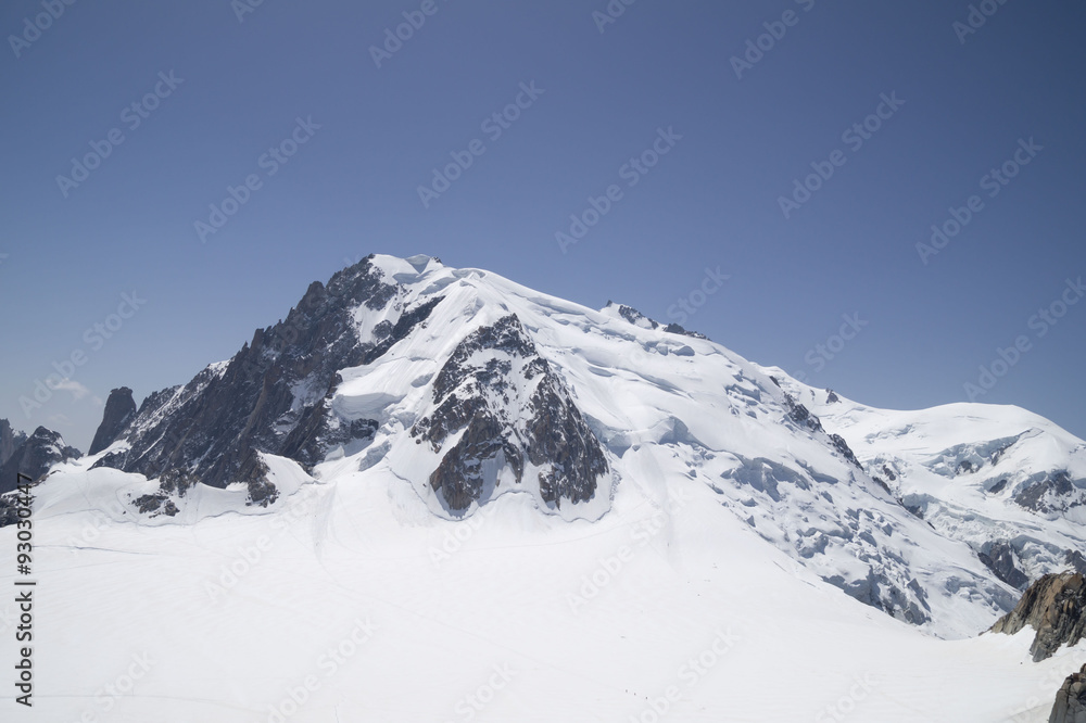  Mont Blanc peak  - 4809 m, the highest mountain in the Alps and the highest peak in Europe 
