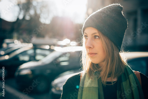 Φωτογραφία Portrait of young beautiful hipster sporty blonde woman, overloo