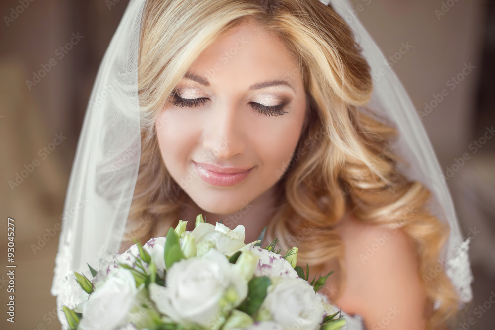 Naklejka premium Beautiful bride with wedding bouquet of flowers. Makeup. Blond c