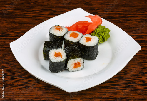 Salmon maki