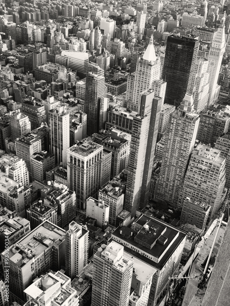 Fototapeta premium Black and white aerial view of midtown Manhattan in New York