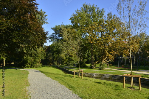 Chemin aménagé le long du 