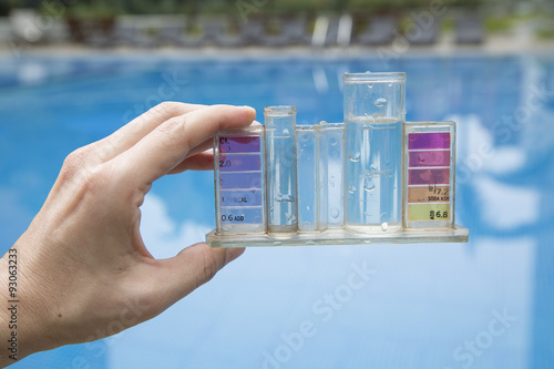 Foto Medidor de PH y cloro de piscina - mantenimiento